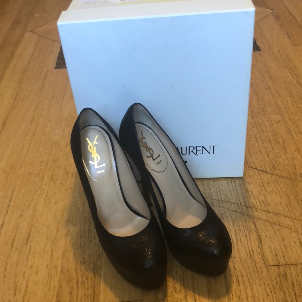 BRAND NEW Yves Saint Laurent Vernigolf Pumps